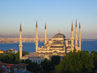 [ The Blue Mosque (Sultan Ahmed Camii),
    Istanbul, Turkey ]